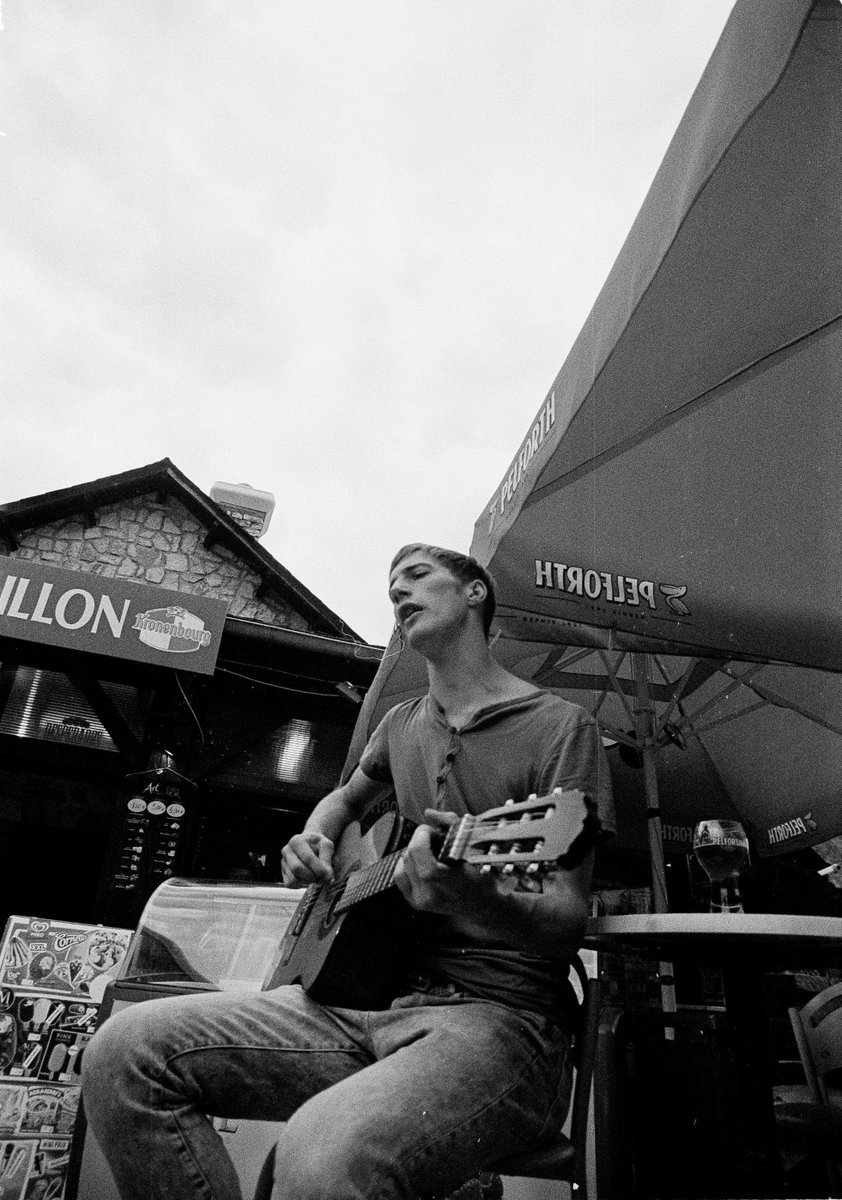 Live this Sunday:
Art Junky's indoor market at Phoenix house from 12pm
The Saint James' from 5pm
Photo by Emy Vyain instagram.com/_emy_sphere