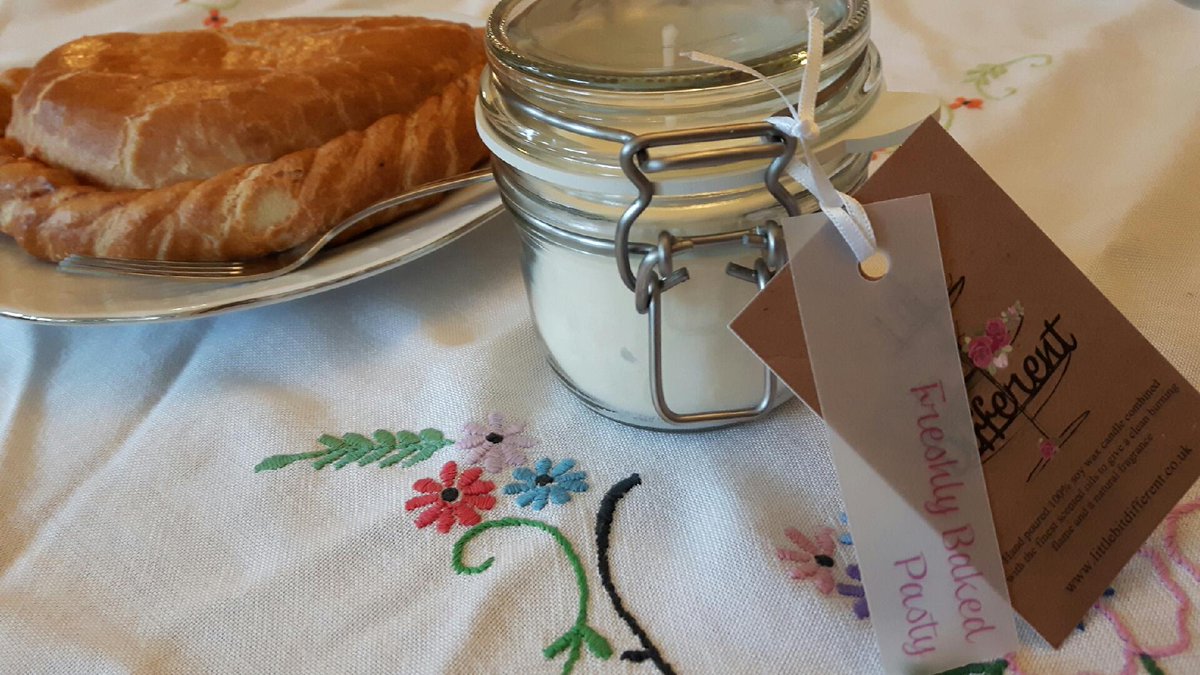 My fabulous candle making friend Vicky,( Little Bit Different) and I have created a unique and amazingly scented candle......😁