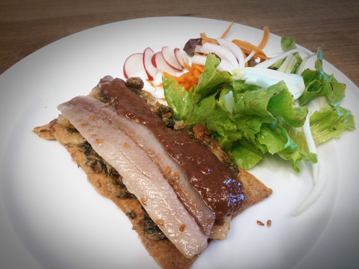 ...
- Coca de calçots amb sardina fumada i romesco
- Croquetes de mill amb pesto vegà i xips de pastanaga
...