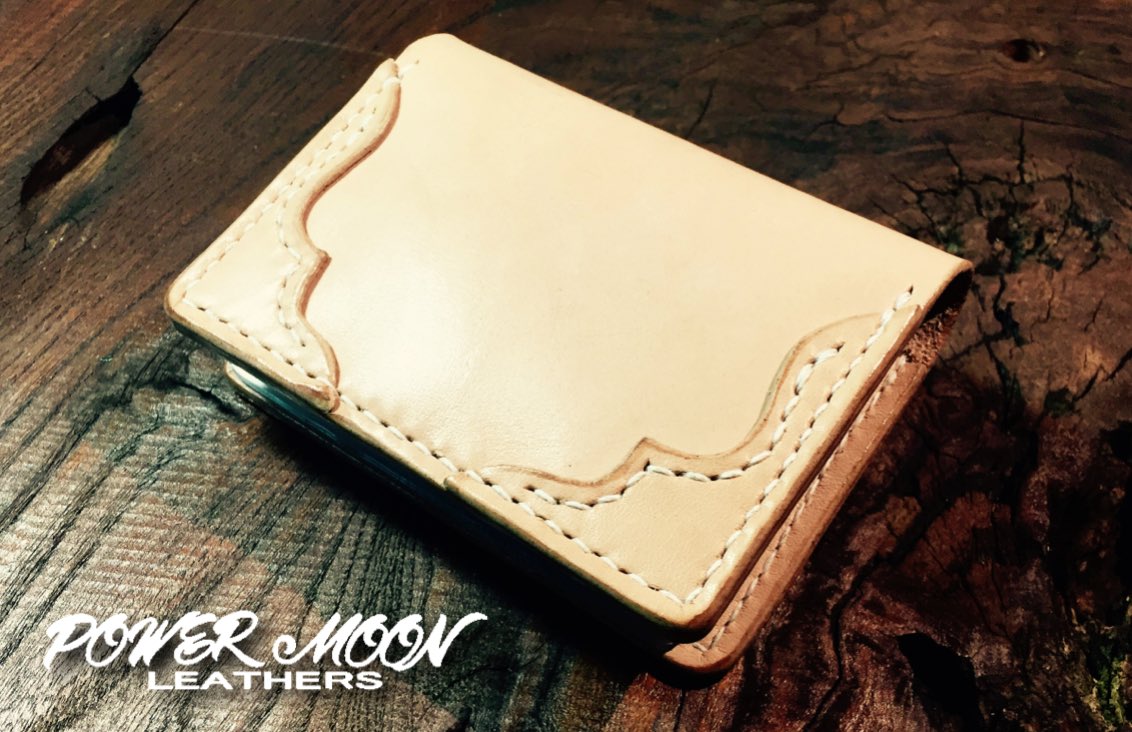 【初プレゼント企画】
フォロワー様も沢山増えて頂き感謝の意味も込めまして！
プレゼント企画をさせて頂きます

※4月20日24時〆切
※公式RT&amp;@PM_leathers をフォロー

プレ企画以外も何ができたらと思っていますので
今後もフォローよろしくお願いします