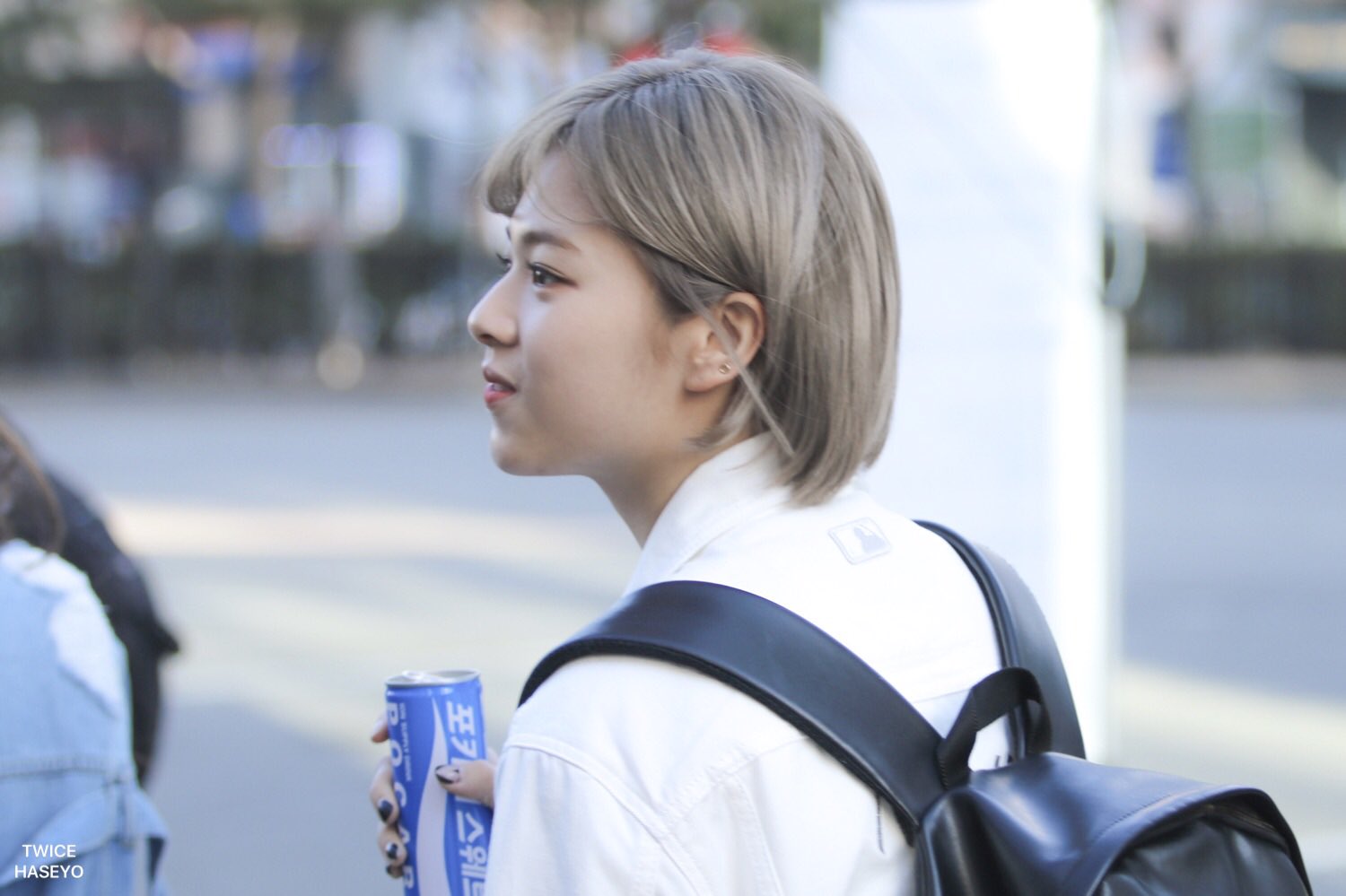 C8UezokVwAAlpFv.jpg:orig