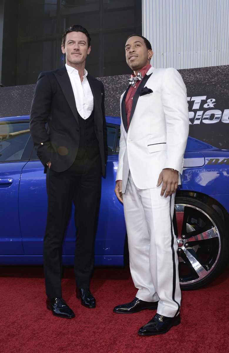 Luke Evans India A Twitter Luke Evans With Orlando Bloom Lukeevans Orlandobloom Thehobbit Thethreemusketeers