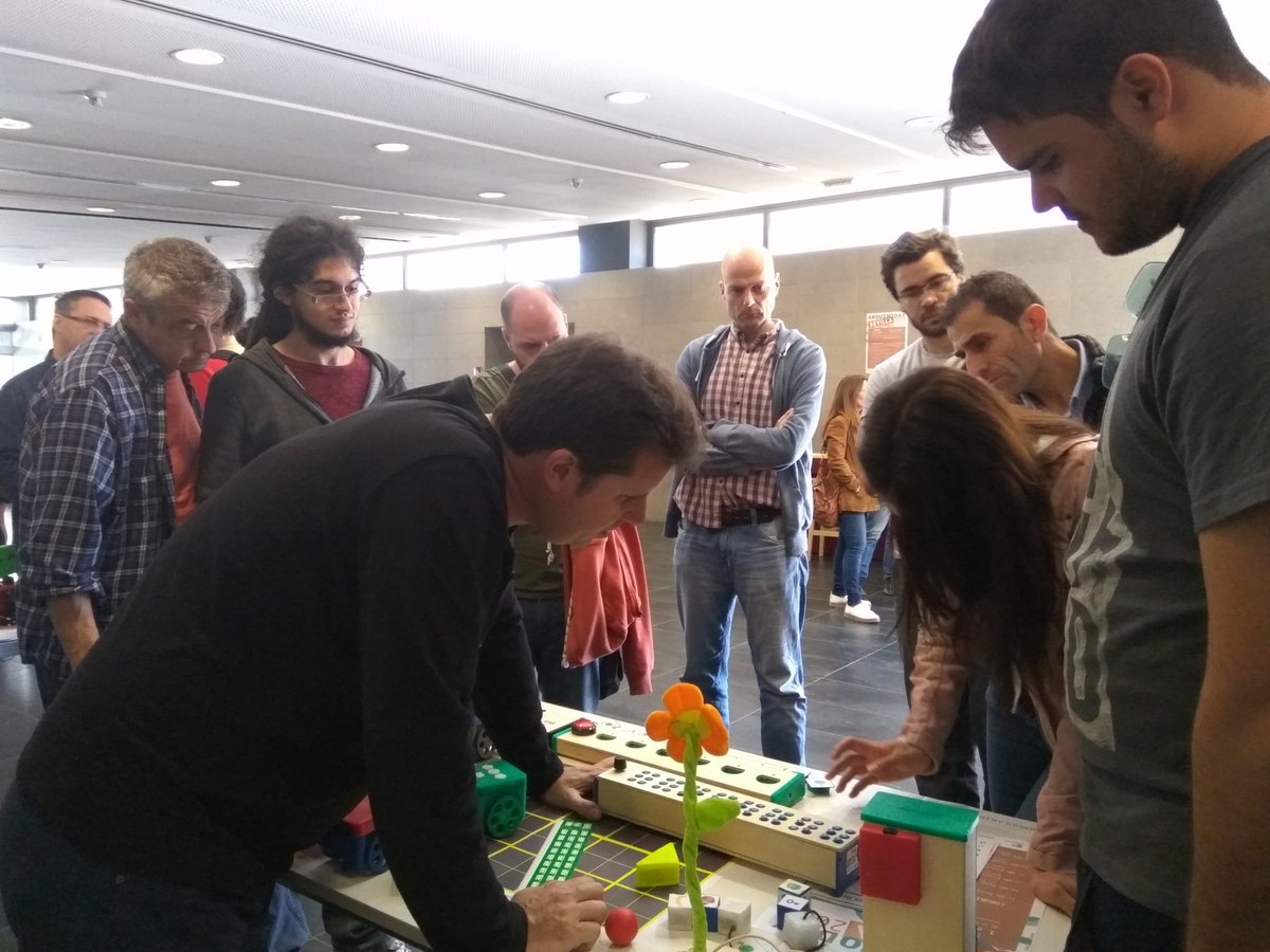 Singulardevices's tweet image. Un año más @Singulardevices en el Arduino Day, en el Edificio CREA de Sevilla.  #ArduinoD17  #ArduinoDSevilla