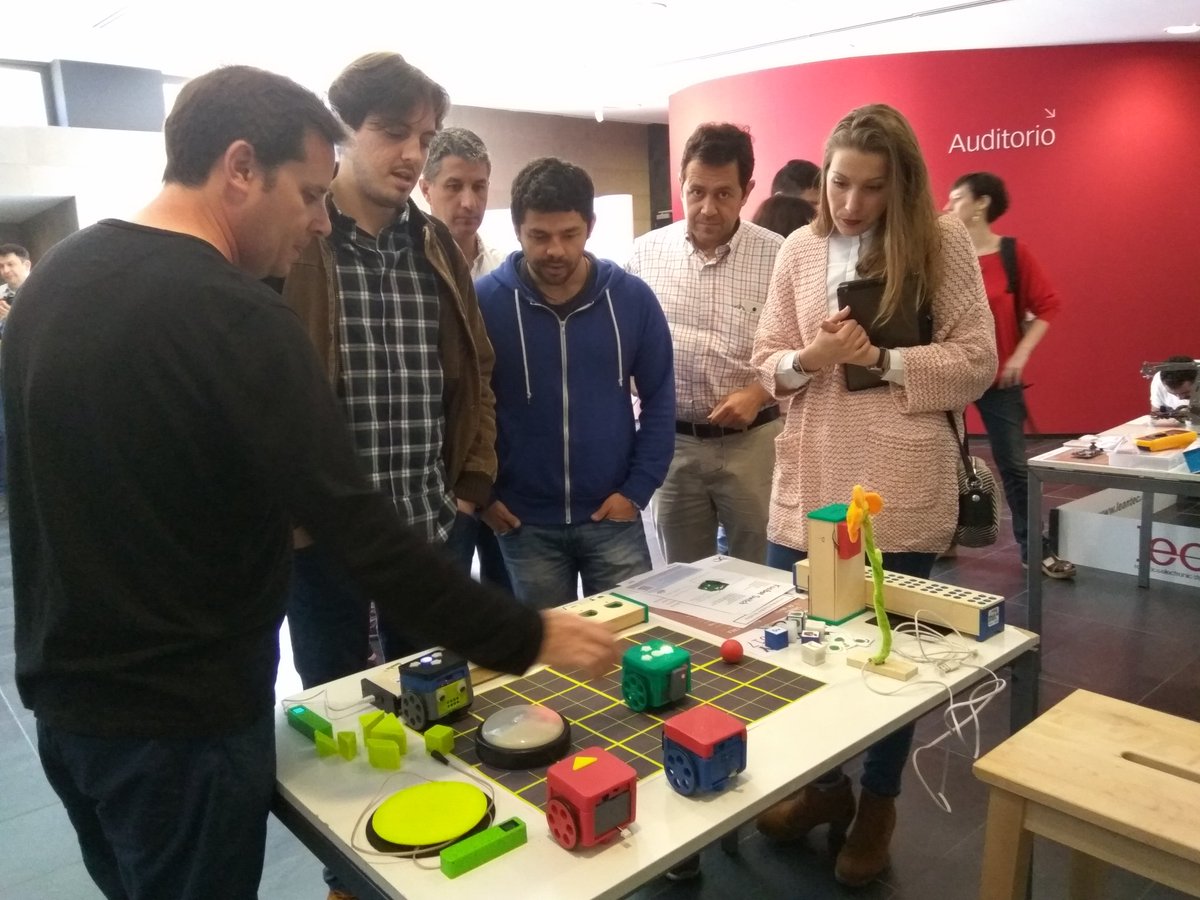 Singulardevices's tweet image. Un año más @Singulardevices en el Arduino Day, en el Edificio CREA de Sevilla.  #ArduinoD17  #ArduinoDSevilla