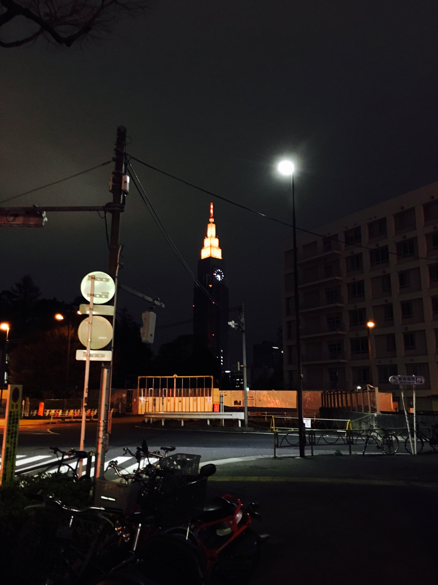 新海誠 ドコモタワーが久しぶりにライトアップされてる 震災以来でしょうか 新海誠 ドコモタワーが久しぶりにライトアップされてる 震災以来でしょうか