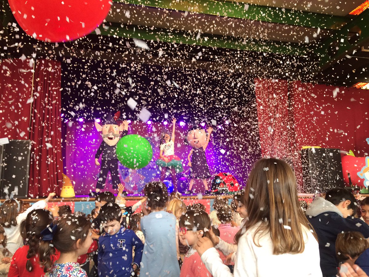Memoryparkfest's tweet photo. No os lo vais a creer... ha nevado en #Valdemorillo Claro es que hemos hecho magia en #MemoryKids https://t.co/zo0sUaAfCa