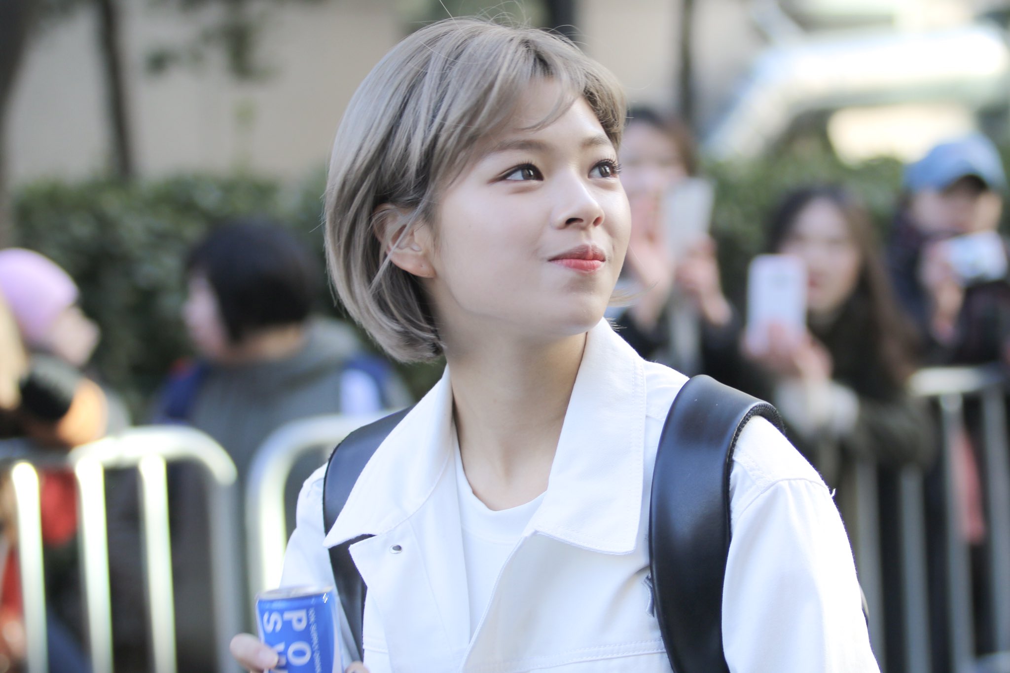 C8UiW4rVoAMLS3I.jpg:orig