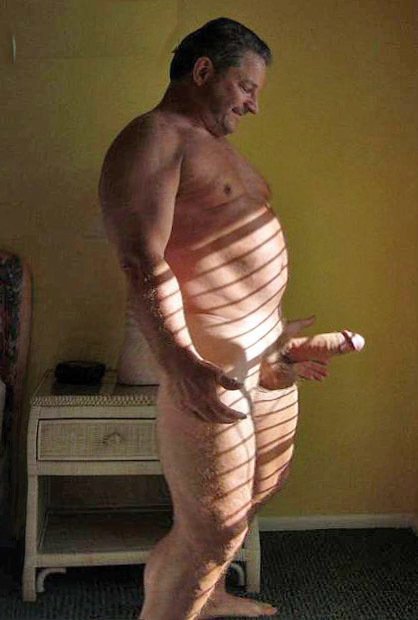 GayDaddyPost's tweet photo. Local men looking for anonymous sex: https://t.co/UgTYP3vBgU #GayDaddy #DILF #GayPorn https://t.co/F692njomFs
