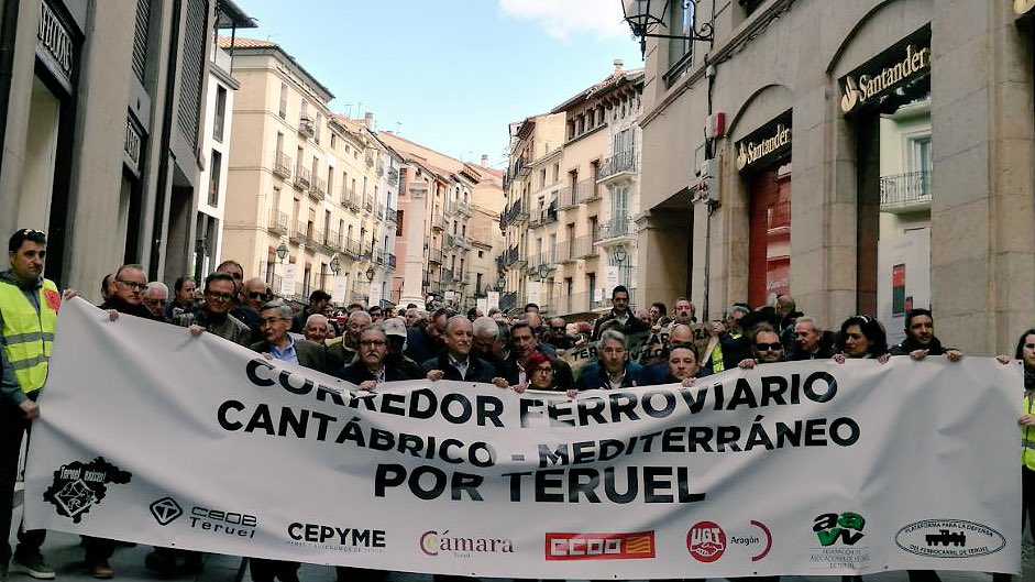 Hoy #TeruelExiste es un clamor por un #TrenDigno #CantabricoMediterraneo inversiones YA en #Teruel #FelizSabado