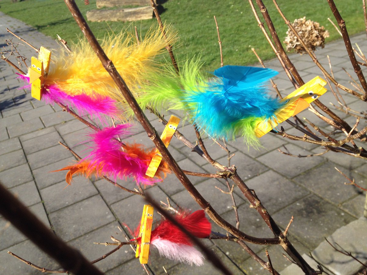 #muziekidee #veertjes #april #lente #kinderopvang #pedagogischmedewerkers #peuters #muziekopschoot muziekmethetjongekind.nl/kinderopvang/m…