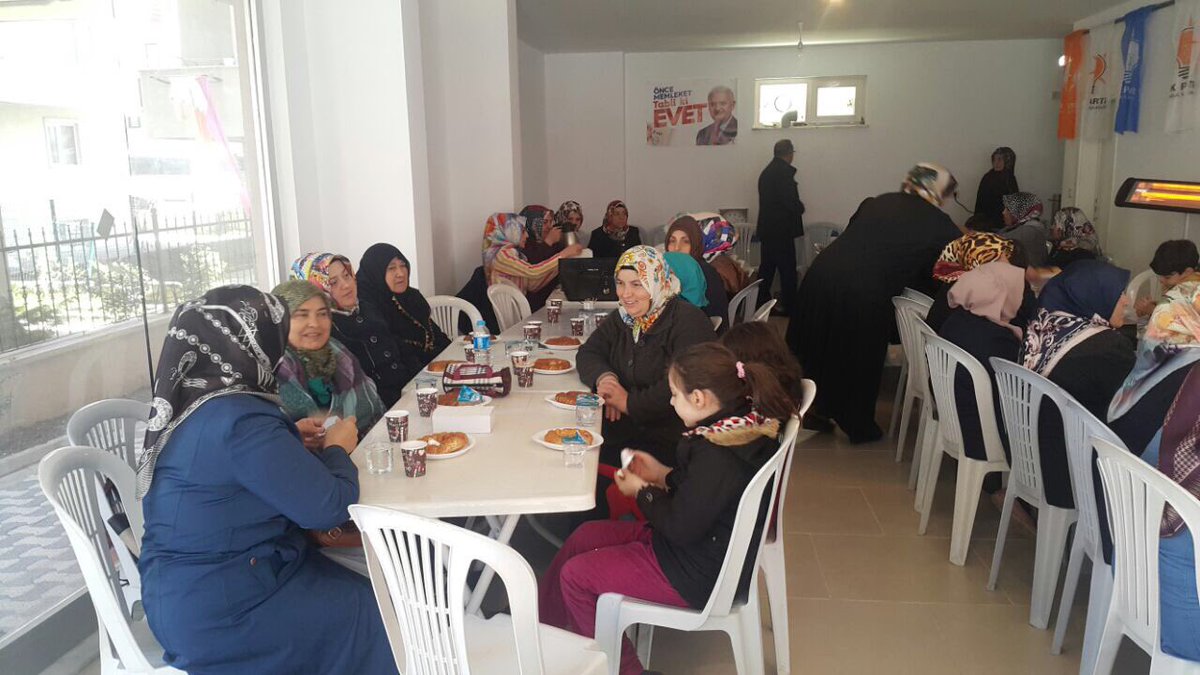 akkdnsancaktepe's tweet photo. İlçe Kadın Kollarımızın Düzenlediği Eyüpsultan mah. bayanlarla çay sohbetine @bbismailerdem @sefanurakcaa katıldı. #KadınınKararıEvet https://t.co/GyTmTZAzF6