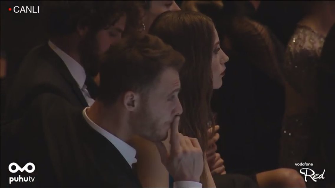 SSAlbanianFans's tweet photo. Serenay&amp;Kerem yesterday at Fi Gala 💖 https://t.co/PtnHnmL0vX