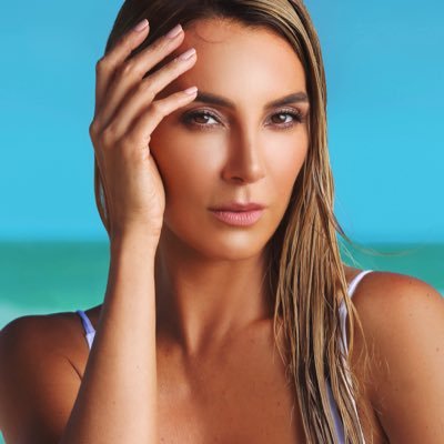 raulbrindis's tweet photo. Elizabeth Gutiérrez @Elygutierrez19 nacio #UnDiaComoHoy 1 de Abril de 1979 en Los Ángeles, California. https://t.co/JnO86uCtfl
