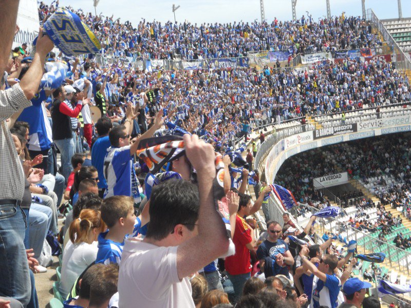 pedroantolinos's tweet photo. Quizá los dirigentes del Hércules merezcan que el club muera. Pero claro, después estamos todos nosotros,q seremos huérfanos. #SOSHercules https://t.co/kuZsLHzKcJ