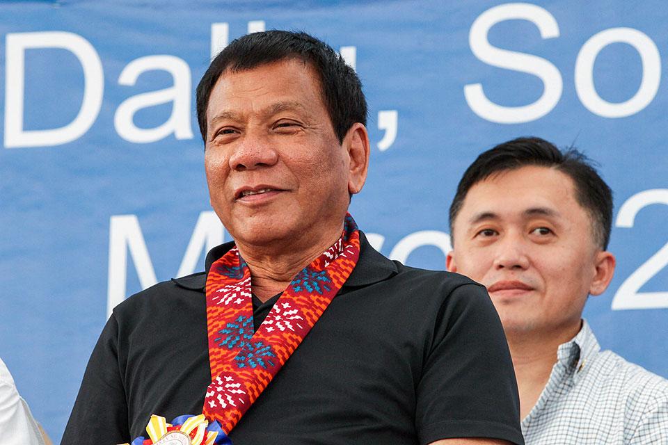 gmanews's tweet photo. Patuloy pa rin na nangunguna si Pangulong Duterte sa TIME 100 online poll.
https://t.co/YyI8CoRpGL https://t.co/bYJDFOIhLW