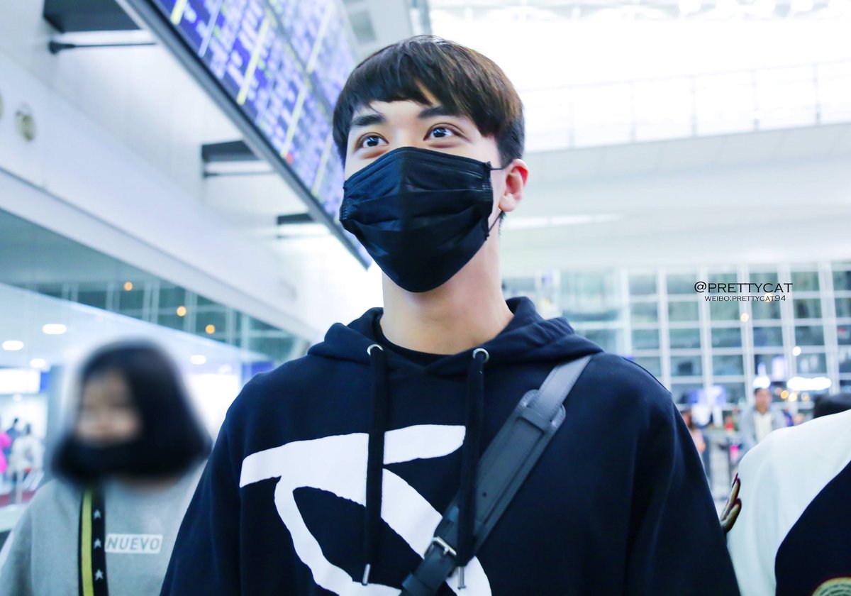 prettycat_1020's tweet photo. 170323 PEK🛬HKG
#许魏洲 #xuweizhou #허위주 https://t.co/ppdQt07j5I