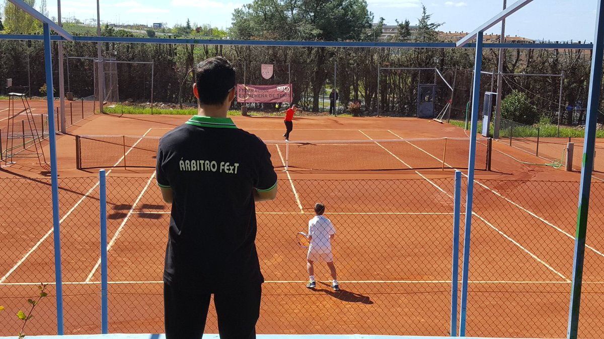 Buen ambiente de tenis en <a href="/CabezarrubiaCC/">Real Club Tenis Cabezarrubia</a> <a href="/FedExtTenis/">FExT</a> las nuevas pistas de tierra batida preciosas