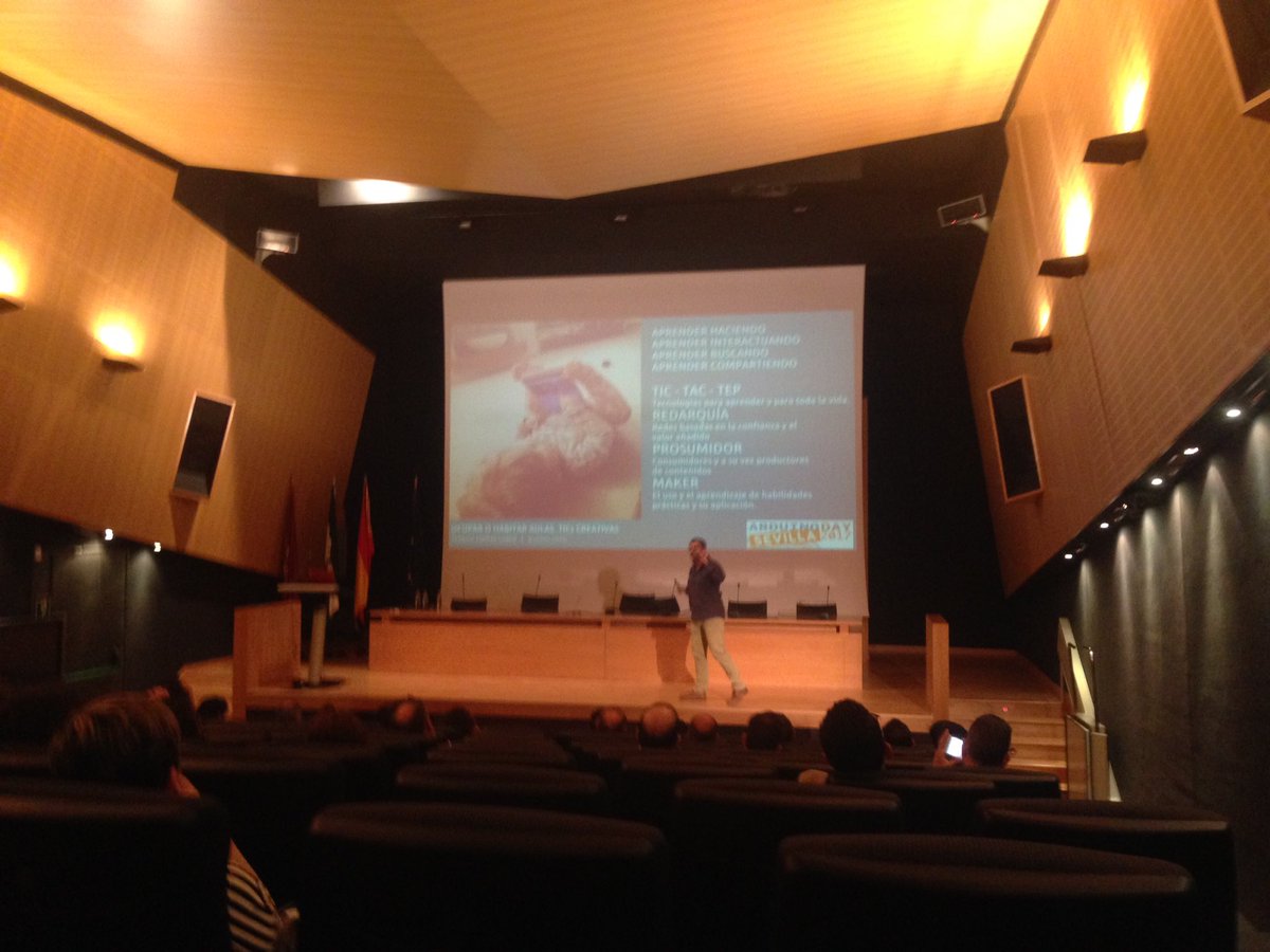 jo_pujol's tweet image. Muy interesante la charla de @Joaquin_Llamas "Ocupar o habitar las aulas" en el #arduinodsevilla