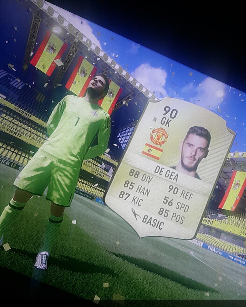 davidannett7's tweet photo. first time ever getting a decent player in an #ultimateteam pack ands its DAVE! #FIFA17 #alwaysshit #notfalcao https://t.co/oD8A7iexNE