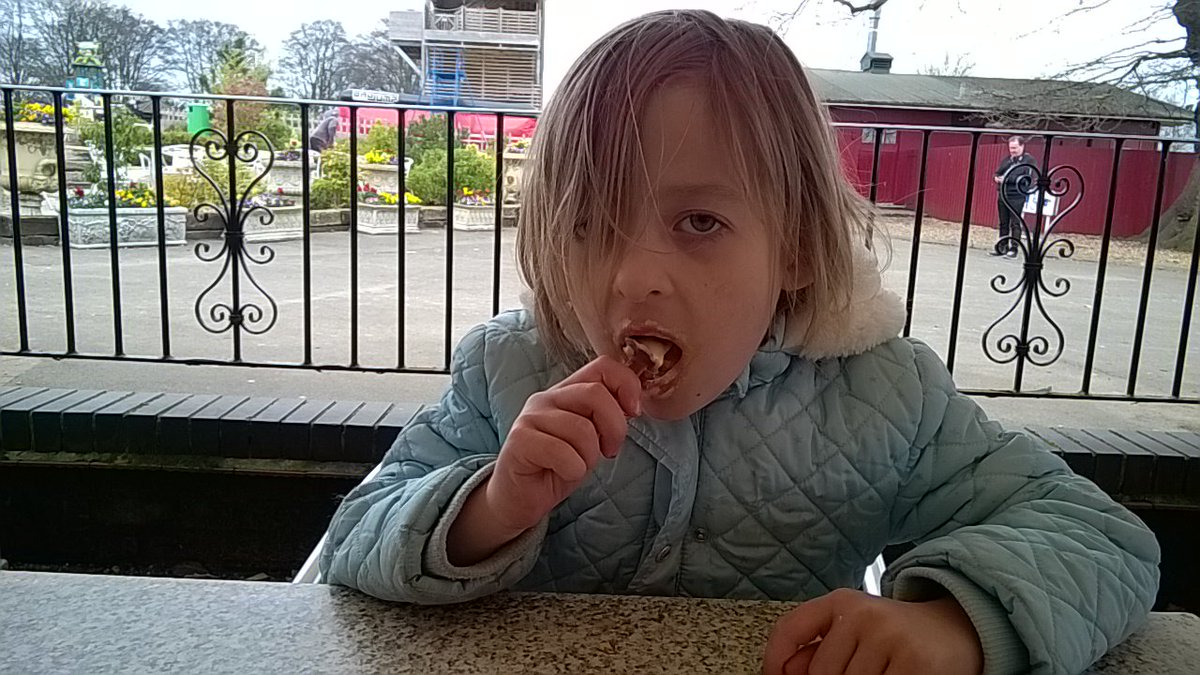 KirkleyRed's tweet photo. First ice cream of the year #wickstead park https://t.co/XWJ0GGkgBW