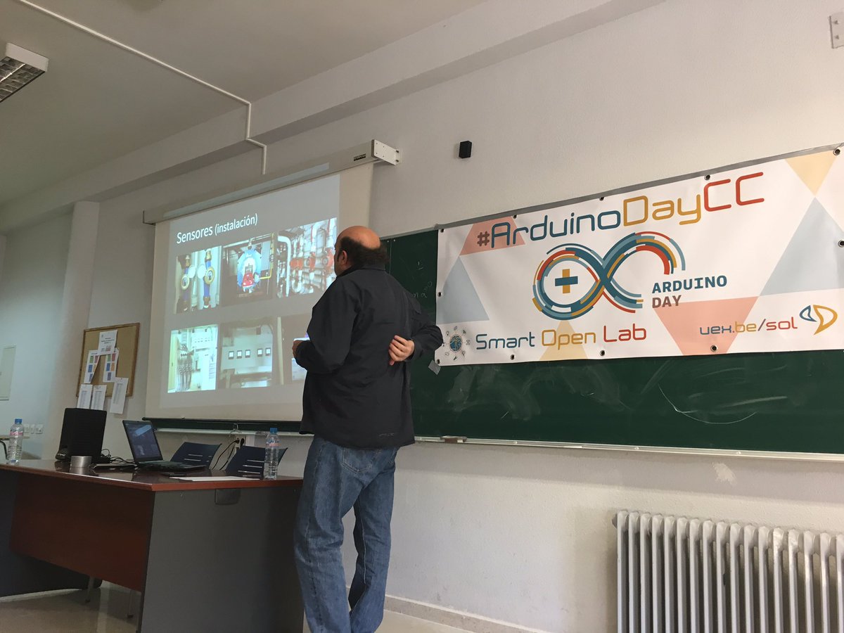 aexit_es's tweet photo. Pablo Bustos nos cuenta el interesante proyecto #smartpolitech de la @EPCC_Unex https://t.co/6hwOrVmLYN