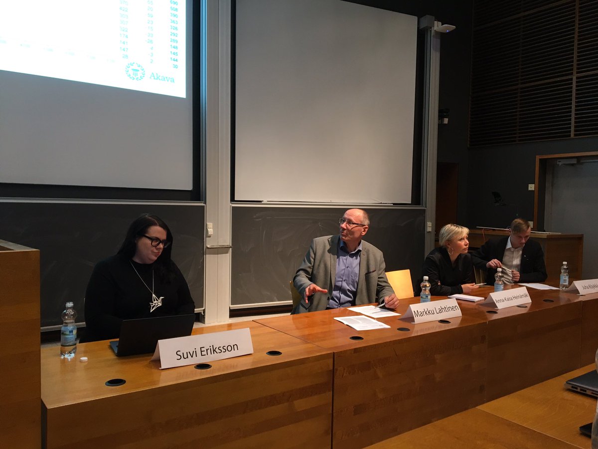 suvimak's tweet photo. Paneeli korkeakoulutettujen työttömyydestä @TampereUniTech Lisää joustoa opiskelujen ja töiden välillä liikkumiseen! #työelämä #opiskelijat https://t.co/yge5CMXyHH