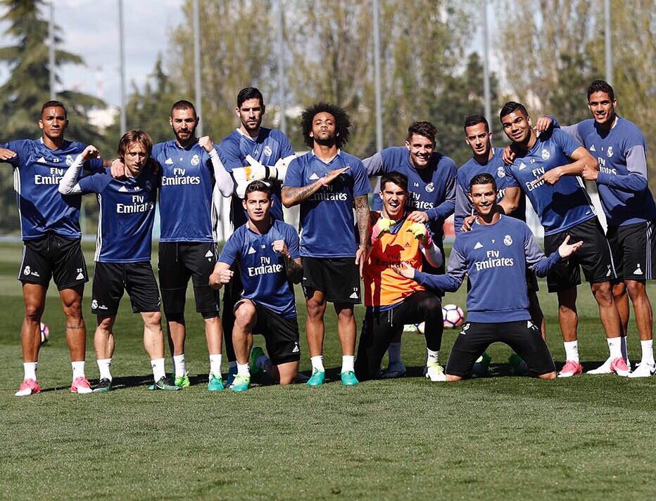 raphaelvarane's tweet photo. #HalaMadrid 👍🏾💪🏾👊🏾🙌🏾 https://t.co/9ElIeMrvVG
