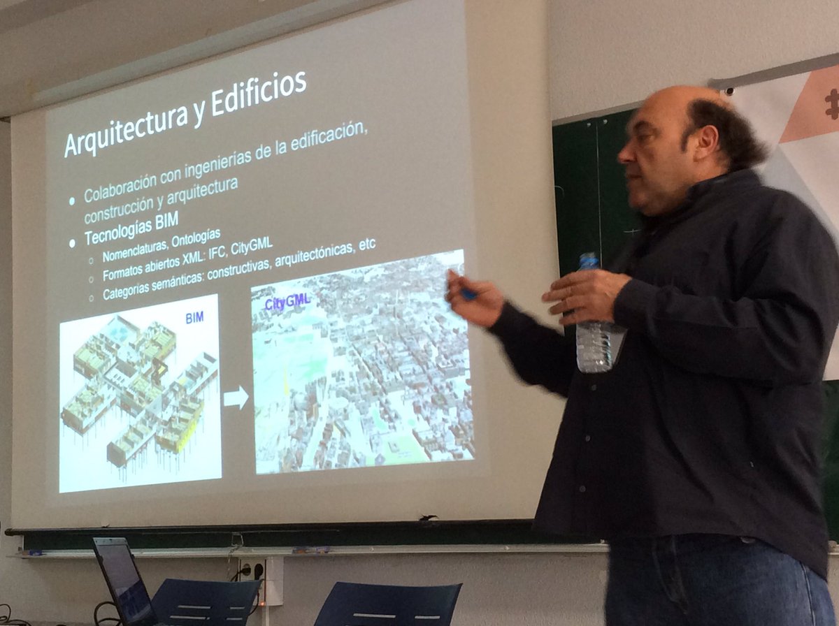 SmartPoliTech's tweet image. En estos momentos explicando nuestro proyecto en el #ArduinoDayCC de @SolEpcc en @EPCC_Unex @aexit_es @vrlabx @mbarrenag @pedromnunez