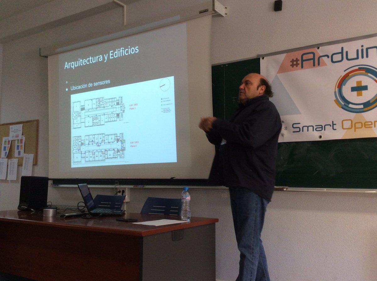 SmartPoliTech's tweet image. En estos momentos explicando nuestro proyecto en el #ArduinoDayCC de @SolEpcc en @EPCC_Unex @aexit_es @vrlabx @mbarrenag @pedromnunez