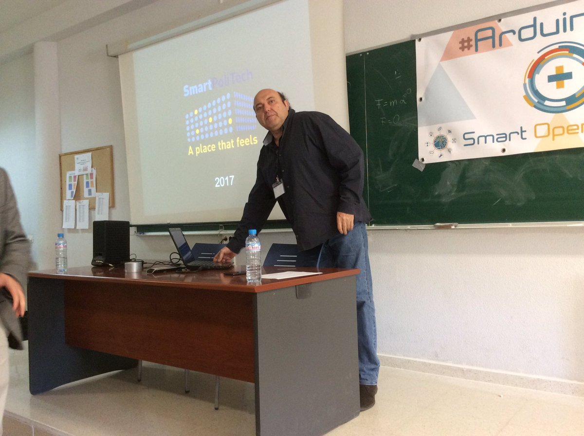 SmartPoliTech's tweet image. En estos momentos explicando nuestro proyecto en el #ArduinoDayCC de @SolEpcc en @EPCC_Unex @aexit_es @vrlabx @mbarrenag @pedromnunez