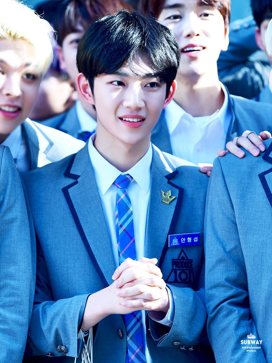 19990809net's tweet photo. 170309 #프로듀스101 상암 

춥지 아가 😭😭 

#형섭 #안형섭 #프듀 #남프듀 #프로듀스101시즌2 #produce101 

HQ 🔗( https://t.co/ko8m6f89Db ) https://t.co/GewWGOHZsv