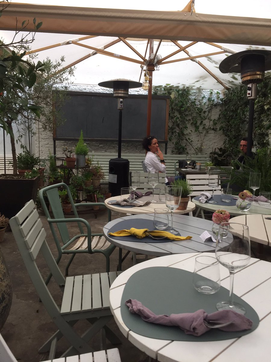 thetravelnews's tweet photo. Informal lunch at #PianoStrada, kitchen atelier in the heart of Rome, held by mother and two daughters and a dear friend #tasteofeden https://t.co/iyt9vVILnt