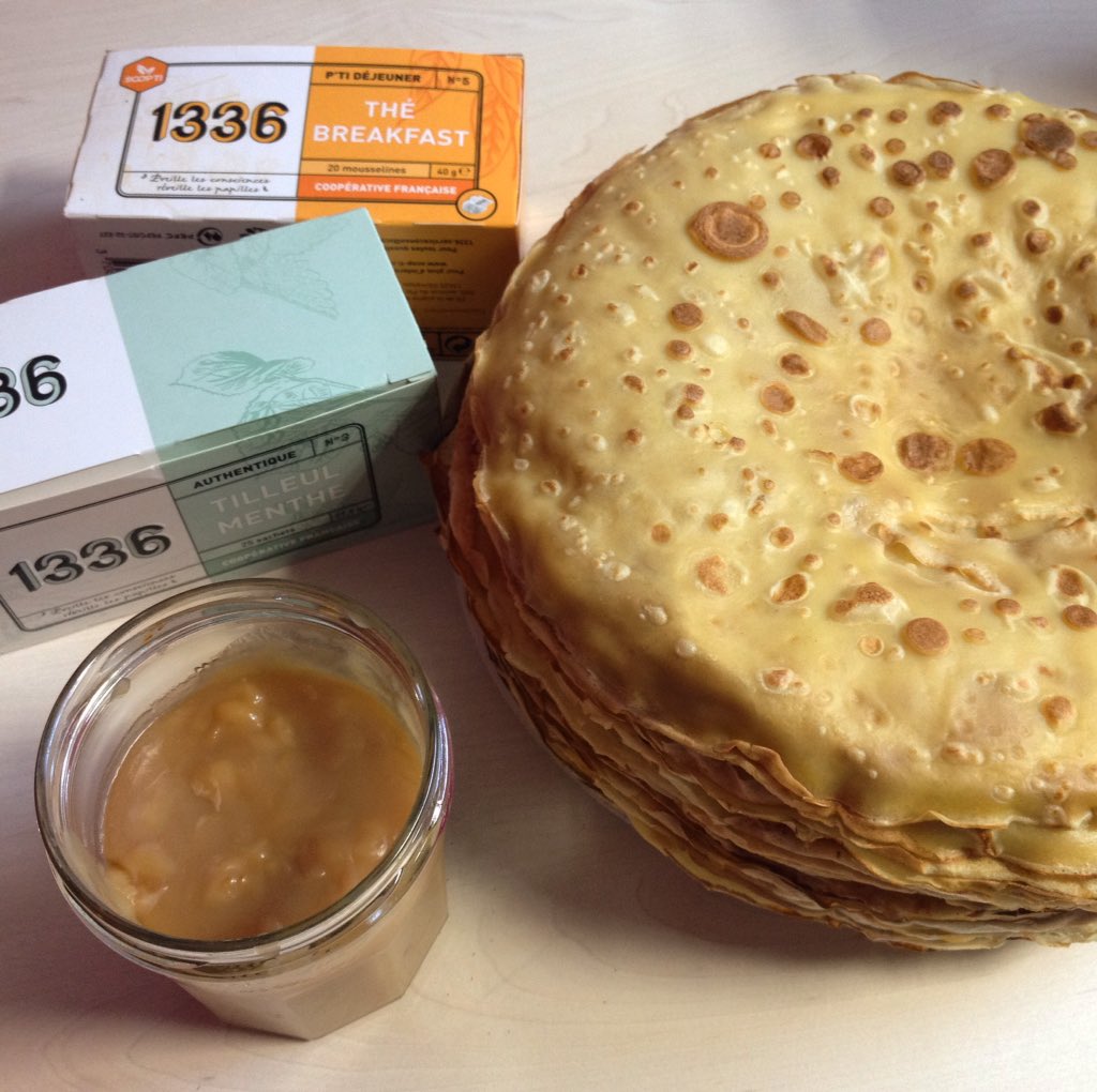 MahautBertu's tweet photo. Militants jusqu'au bout, on mange éco-responsable au #HamonCCRPDL : thés 1336 et crêpes/caramel maison! #bio #MadeInFrance #Hamon2017 🍴🌹❤️ https://t.co/AWC4PvPuka