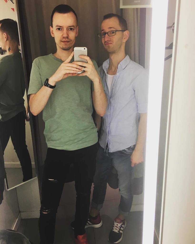 queer_life's tweet photo. New Outfit! #black #green #pants #shirt #outfit #new #style @gaycouple #gay #shoping #gayshoping #love #mirrorself… https://t.co/JZJMllBt3t https://t.co/BfzCtWE9qx