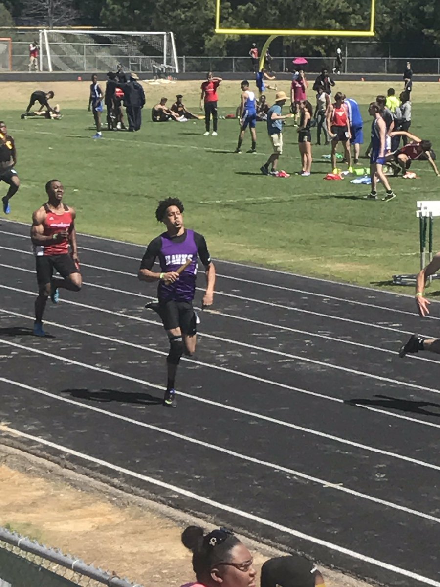 HSHawksAD's tweet photo. Another 4x200 finals. This time for the guys. #fasthawks https://t.co/2saUpcAeqV