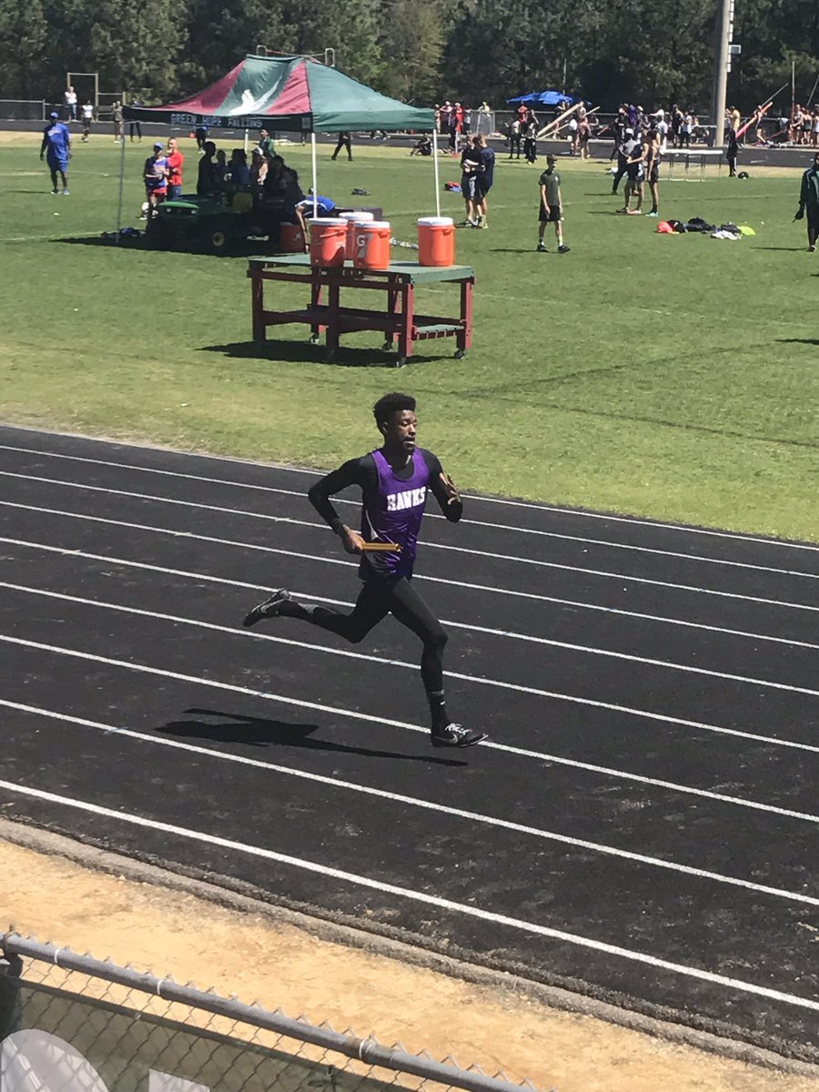 HSHawksAD's tweet photo. Another 4x200 finals. This time for the guys. #fasthawks https://t.co/2saUpcAeqV