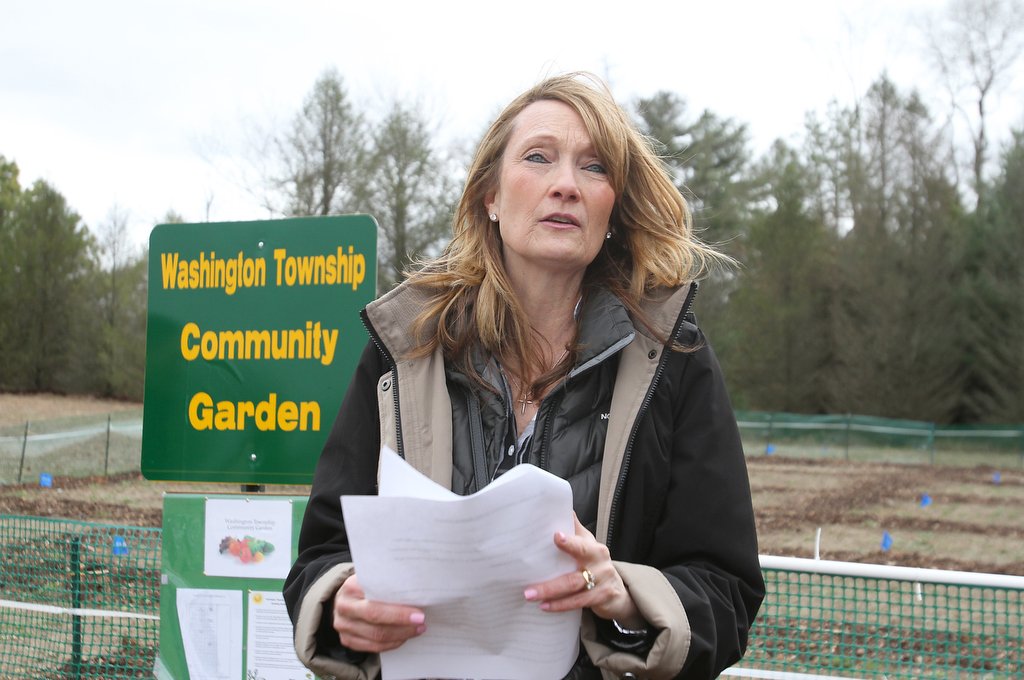 smaksin22's tweet photo. PHOTOS by Stephanie Maksin: https://t.co/uzhKnMBo3Y Washington Twp. Community Garden kickoff @WTownship @GloCoNJ #community #gardening https://t.co/OTiGxHpnCL