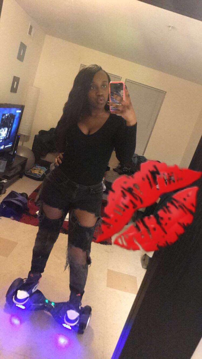 SelfMadeNae_'s tweet photo. Him: Obsessed 😌 These Hoes: Upset 😅😘 https://t.co/xKqzwlF6gi