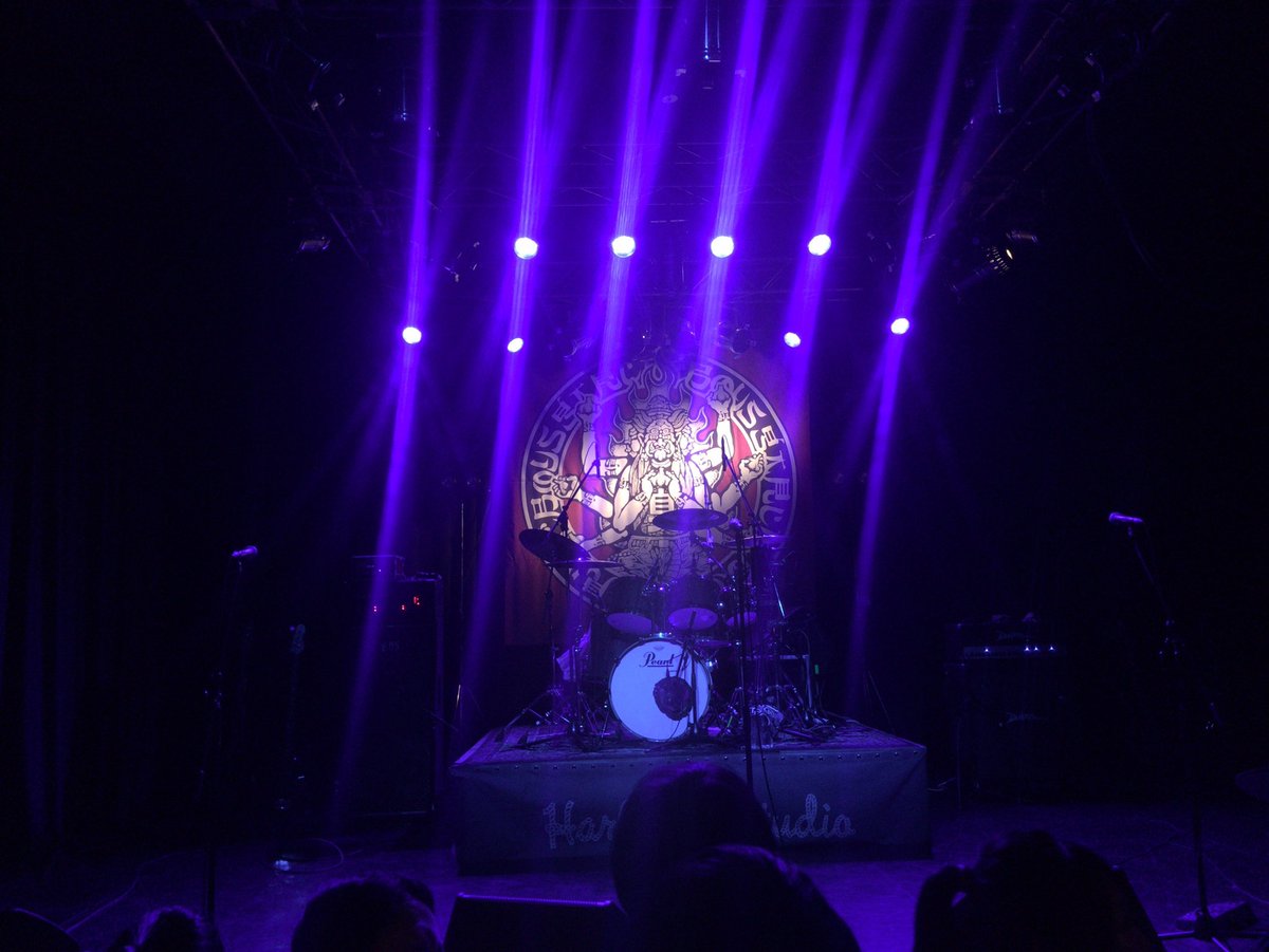 チクタクバンバン Pa Twitter おやすみ人類 本日は神戸 三宮から中華街 相変わらずベイベさんは小籠包のみ延々と 本来の目的はガーリック再結成ライブ 中華街 喫茶店 居酒屋 食べ盛りの域を超えた食べっぷりと犬の コンタクト忘れたから眼鏡で暴れる訳には からの