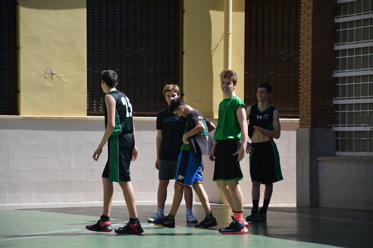 aliserte16's tweet photo. If you want it, work for it! SIMPLE! #TrainingSaturday #EscolapiasCadeteB @escolapiascb https://t.co/6oWT0ewwyJ