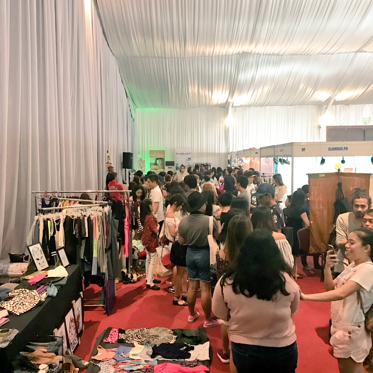 popdistrictbzar's tweet photo. Day 2. And that's a wrap for #PDBsummer 2017 ππ±π DAGHANG SALAMAT, Cebu! ππ» https://t.co/nEBrvYbJNT
