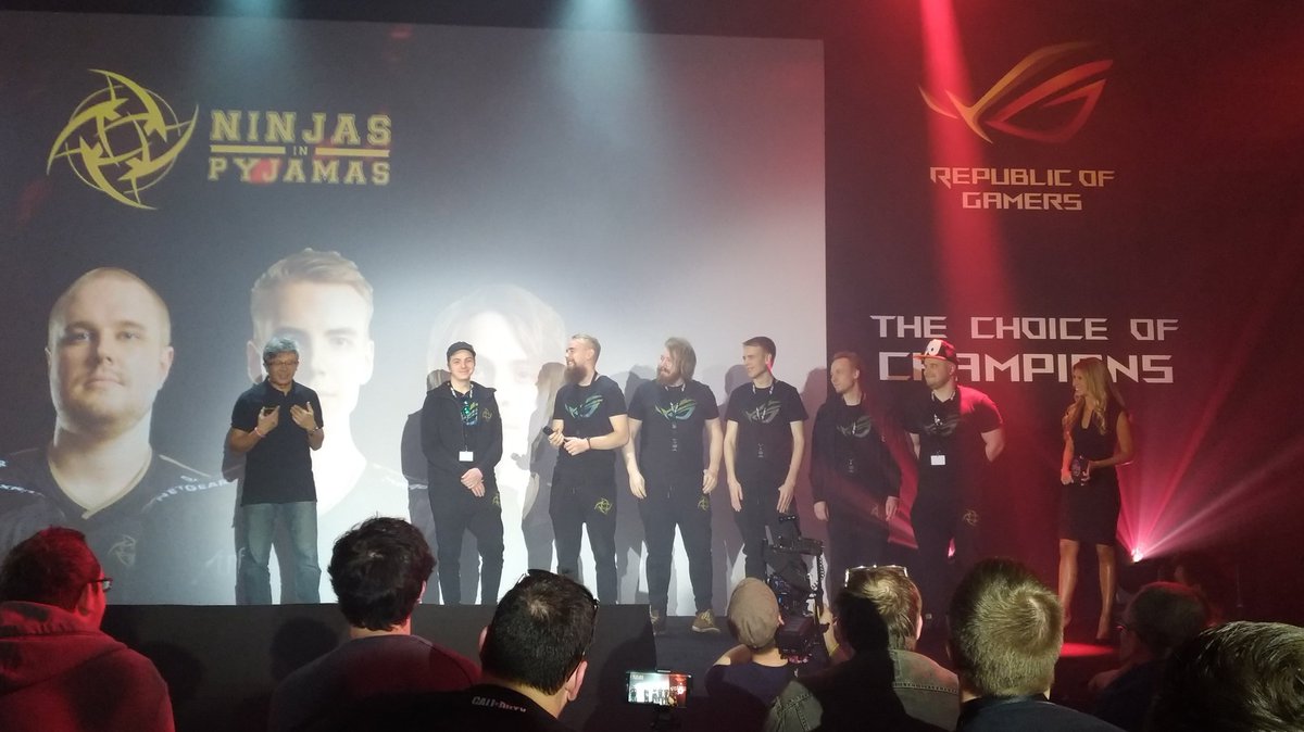 NIP's tweet photo. Our #Overwatch team is playing showmatch during #JoinTheRepublic | #OutshineTheCompetition Event!

Watch live on 👇
https://t.co/gex8YP3f29 https://t.co/hdybbta94B