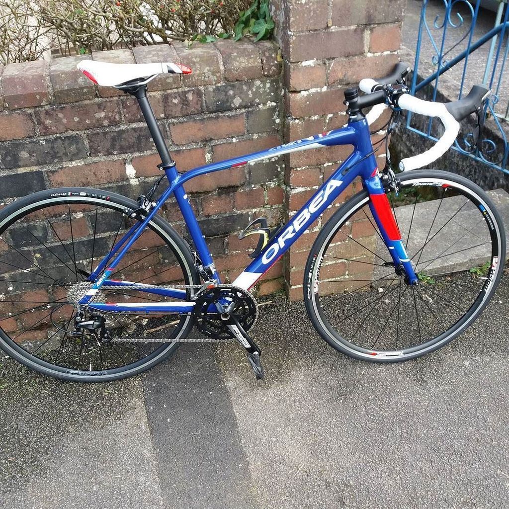 thought I'd cheer myself up with a new training bike after mine got stolen yesterday. Big thanks to neal at forza … ift.tt/2otYoA9