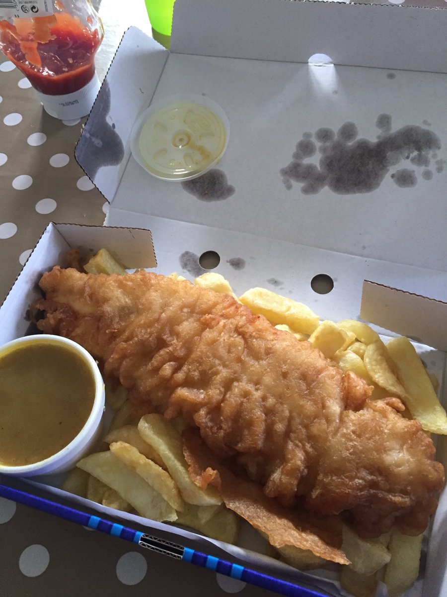 Blairo1981's tweet photo. @Tomstar79 Wee snack to cheer up after the Comrades defeat #cafefish https://t.co/WtAvsCHCOL