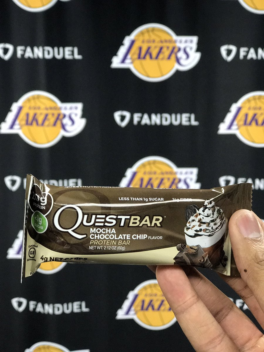 QNSports's tweet photo. We took the new Mocha Chocolate Chip bar and visited some of our friends in LA 💪🏀 #mochamadness #onaquest https://t.co/zHTuu8f4El