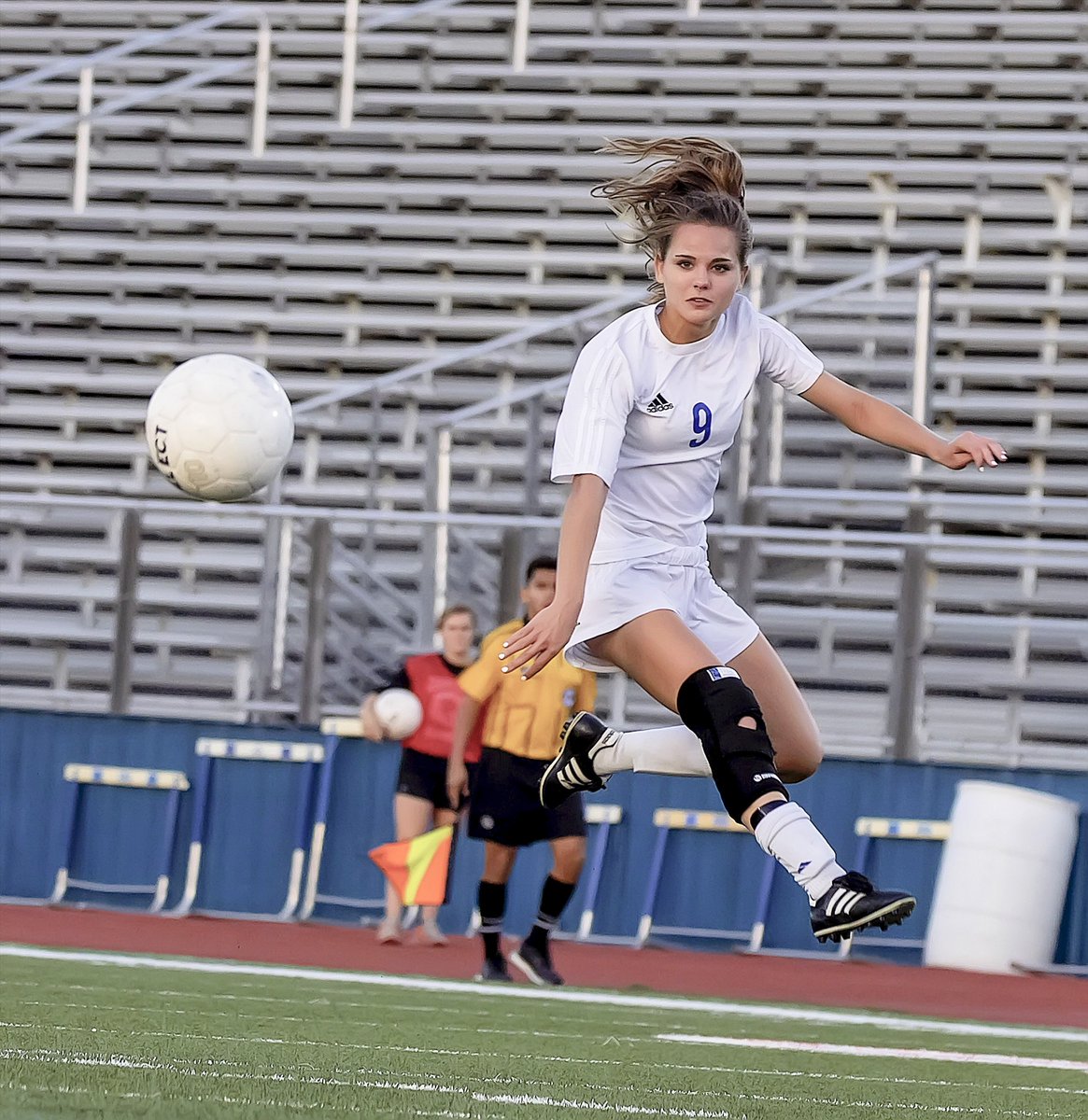 Thirteen of 16 area girls teams win second-round playoff soccer match. 5 boys teams advance. Impressive. preps.blog.statesman.com/2017/04/01/13-…