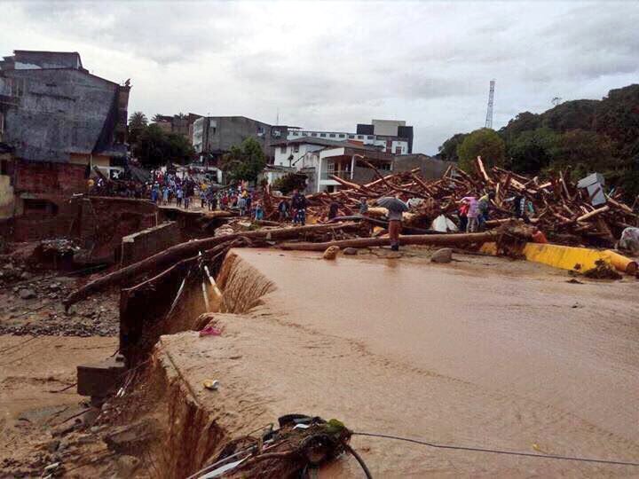 quinte0223's tweet photo. ASI COMO JMS ENVIO AYUDA A PERÚ POR QUEDAR BIEN ANTE LA COM. INTERNAL,SE NECESITA LA MISMA AYUDA PARA MOCOA, OJALÁ  https://t.co/WNZN1ZhzN6
