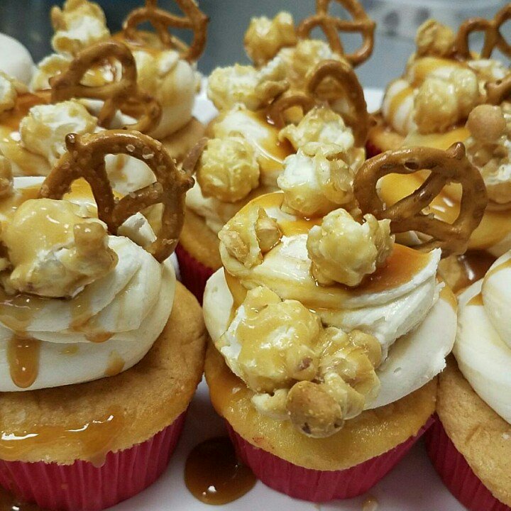 MacDaddyDior's tweet photo. Salted caramel anybody? #CakeReview #RealMenHandleCakes  #LocalCakeDealer #BlackBoysWhoBake #BlackBoySugarBending https://t.co/RmMwxsoIIH