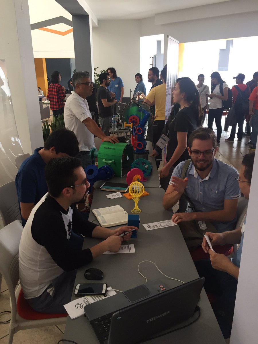 TomasDeCamino's tweet photo. Talleres #ArduinoD17 #ArduinoD17CR @CR4INN @ULeadCR https://t.co/gCKMuC4fvu