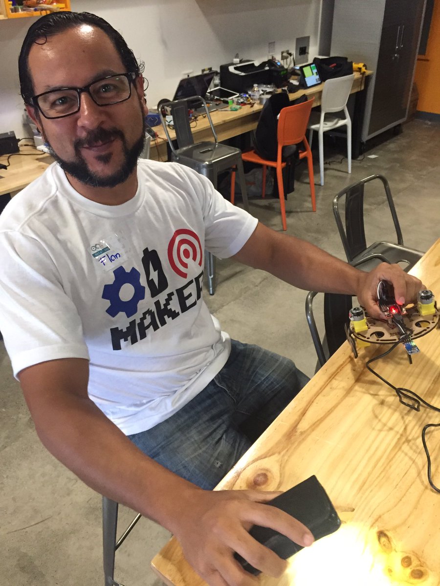 TomasDeCamino's tweet photo. Talleres #ArduinoD17 #ArduinoD17CR @CR4INN @ULeadCR https://t.co/gCKMuC4fvu